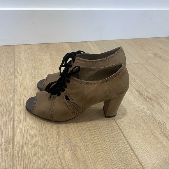 - Anyi Lu Cris Taupe Antiqued bootie Size 9 or 39 - Picture 3 of 5